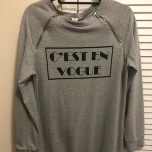 👄 Vogue Zippered Sweatshirt 💋 Size L